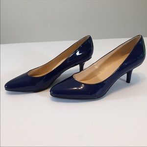 LIZ CLAIBORNE Navy Pumps